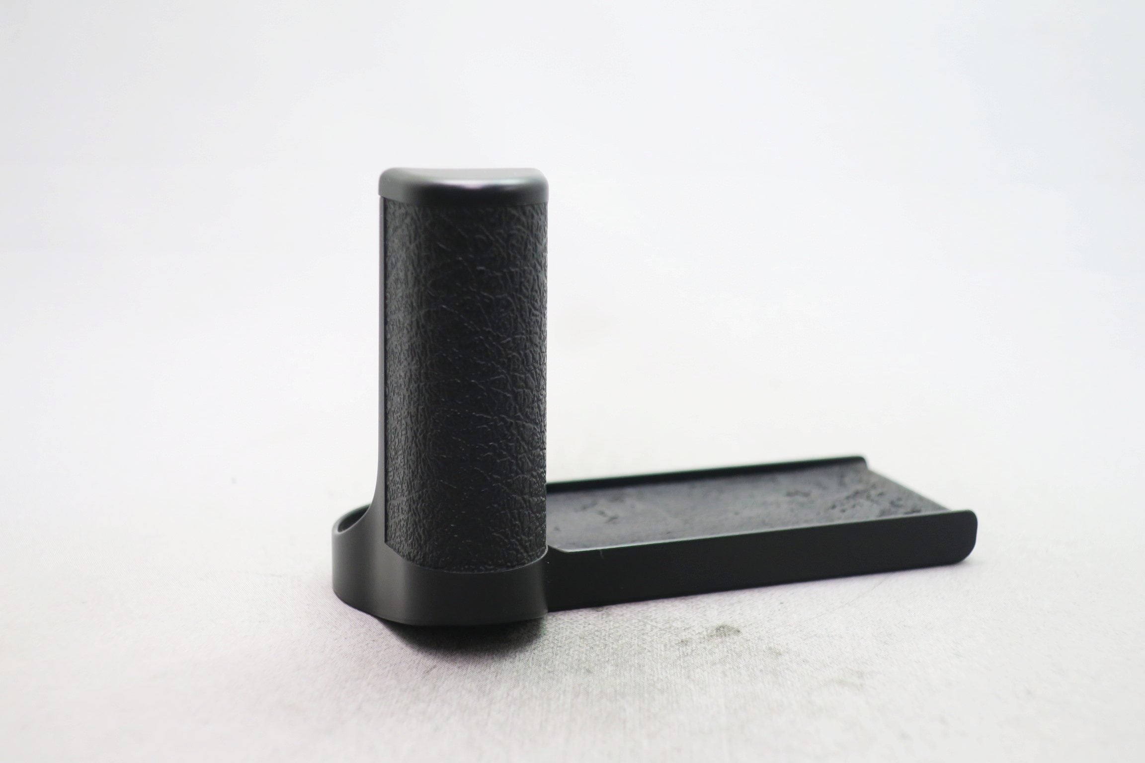 Leica ライカ ハンドグリップ 14405 ハンドグリップM G-840 Leica】ハンドグリップ14405でカメラをかっこよく持ち歩く | THE MAP TIMES