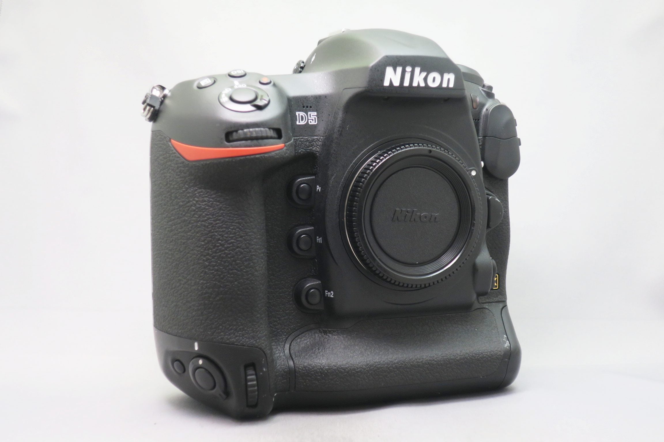 Nikon D5 XQDタイプ Nikon D5 XQD-Type ボディ 中古 C2120178858987｜中古通販フジヤ