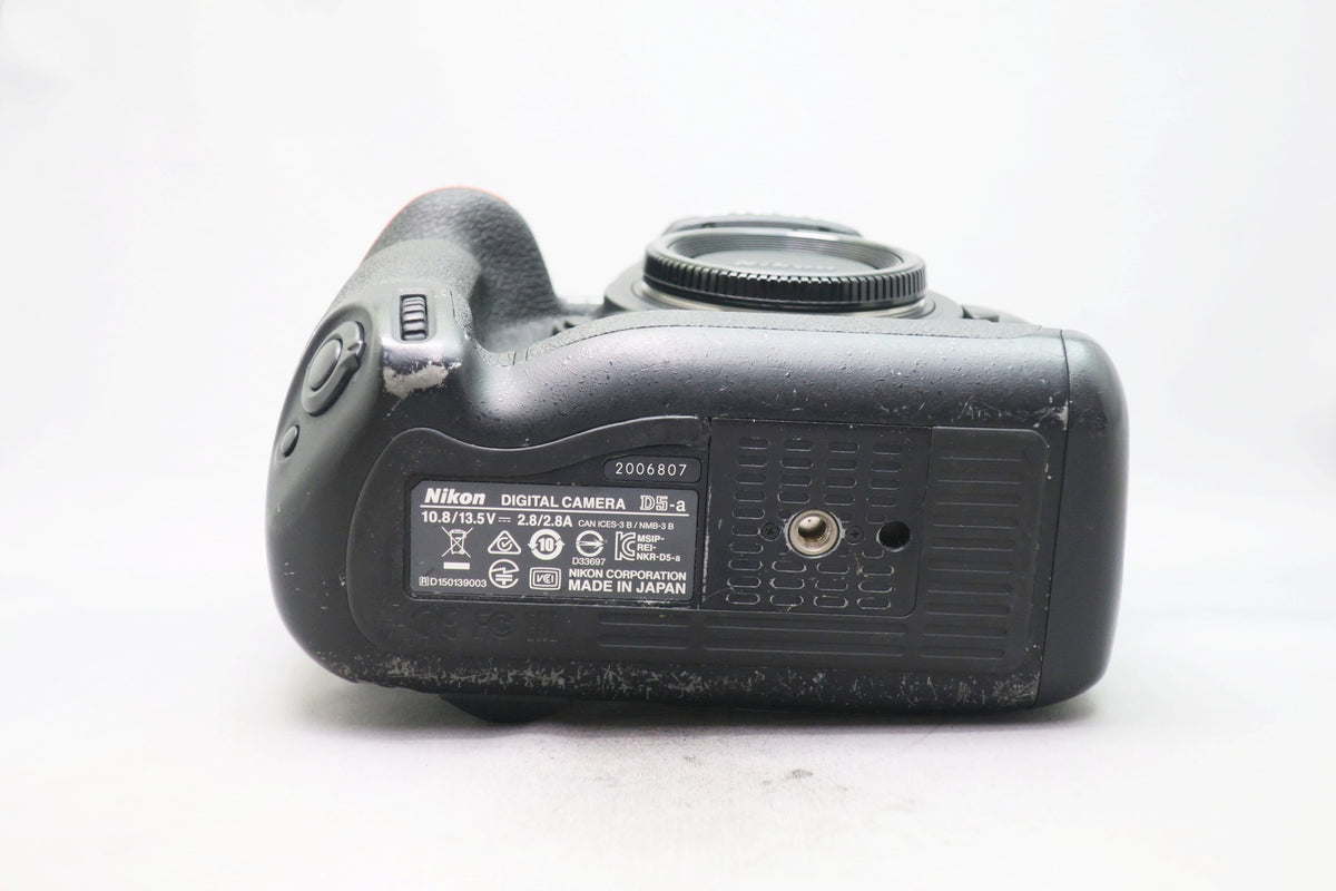 ニコン D5 XQD-Type