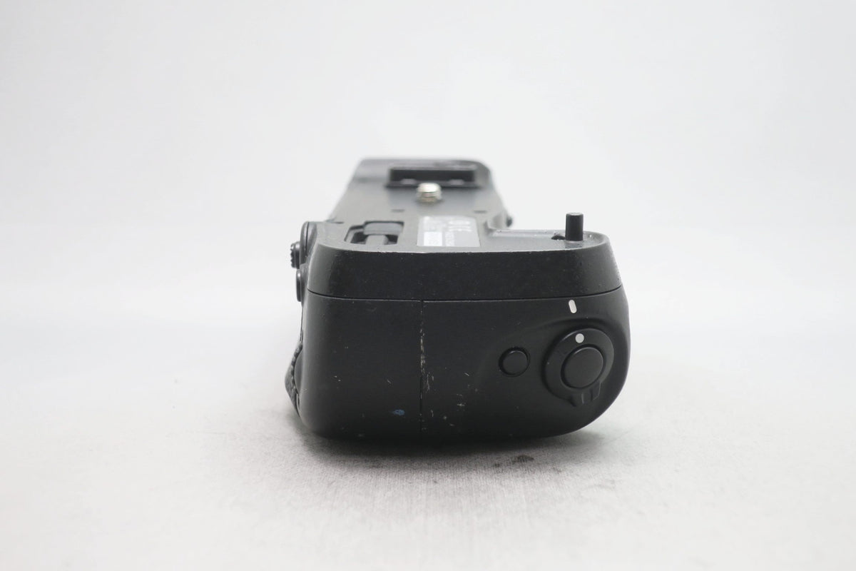 ニコン マルチパワーバッテリーパック MB-D17