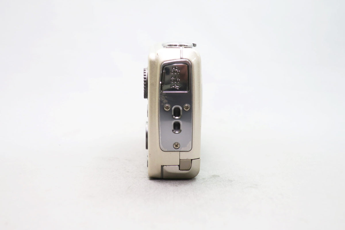 富士フィルム FinePix F200EXR [シルバー]
