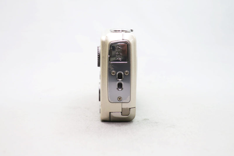 富士フィルム　FinePix F200EXR [シルバー]