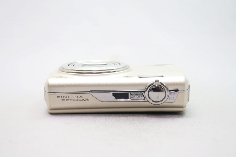 富士フィルム　FinePix F200EXR [シルバー]