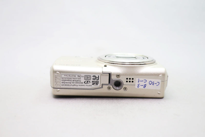 富士フィルム　FinePix F200EXR [シルバー]