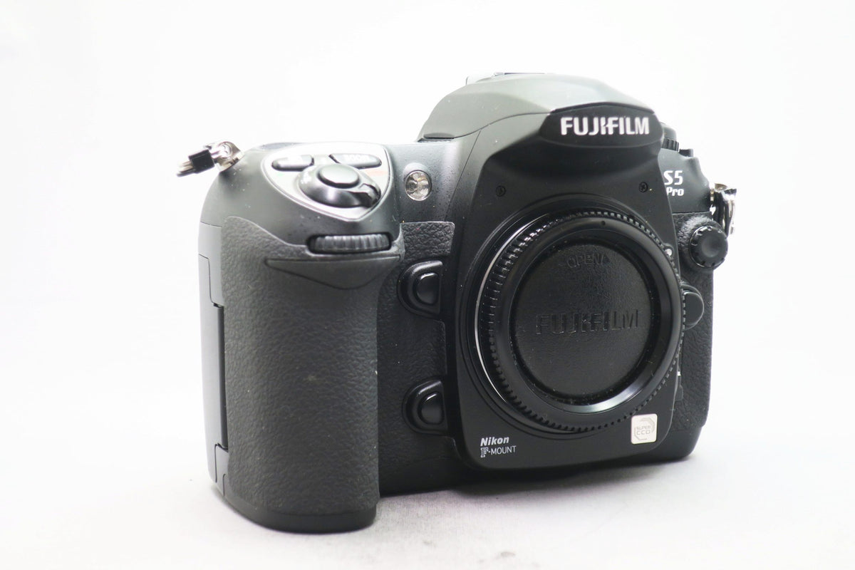 富士フイルム - FUJIFILM FinePix S5 Pro ボディ レビュー】FUJIFILM Finepix S5 Pro ①概要 | 銀の備忘録